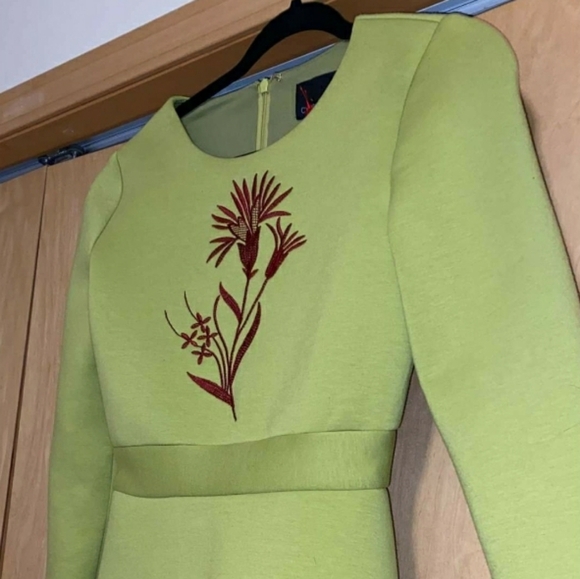 Cynthia Rowley Double Knit Dress w/Applique - Picture 2 of 8